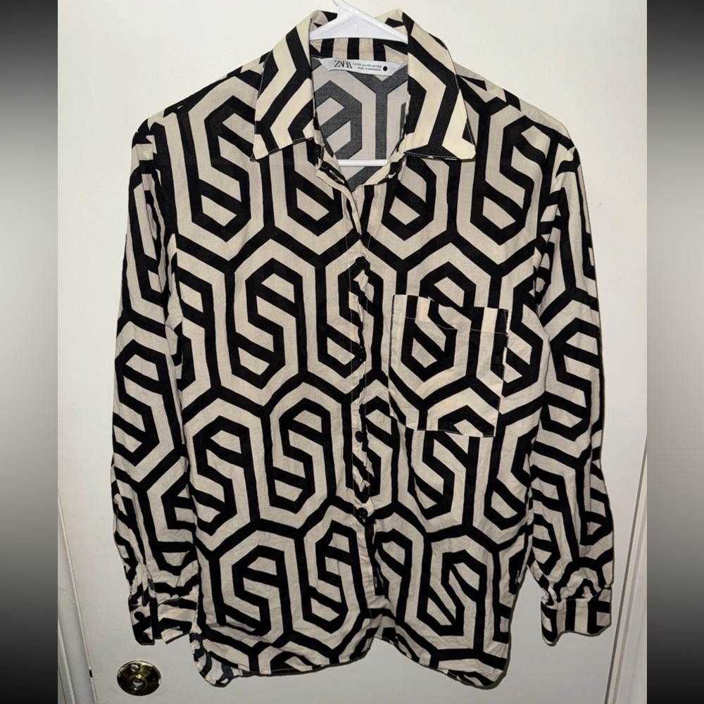 Zara Geometric Print Button Down Shirt XS Black Cream Lightweight Blouse